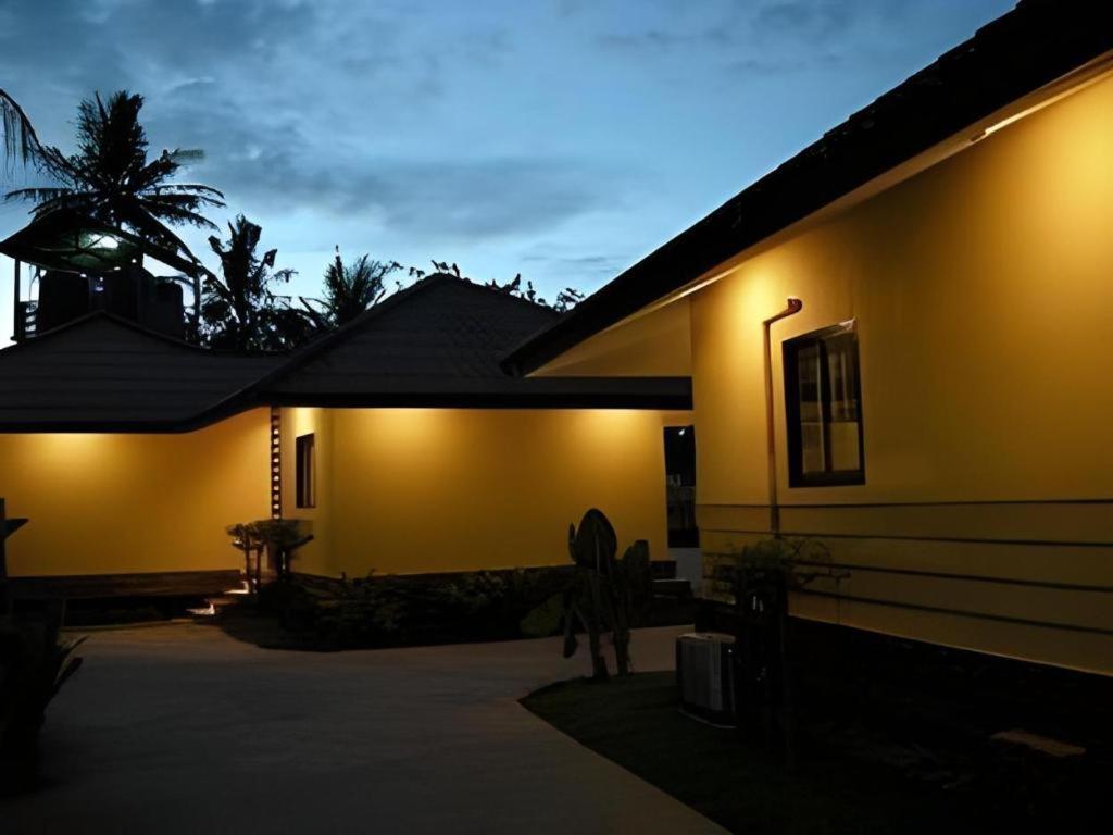 Tanisa Resort Chumphon Exterior photo