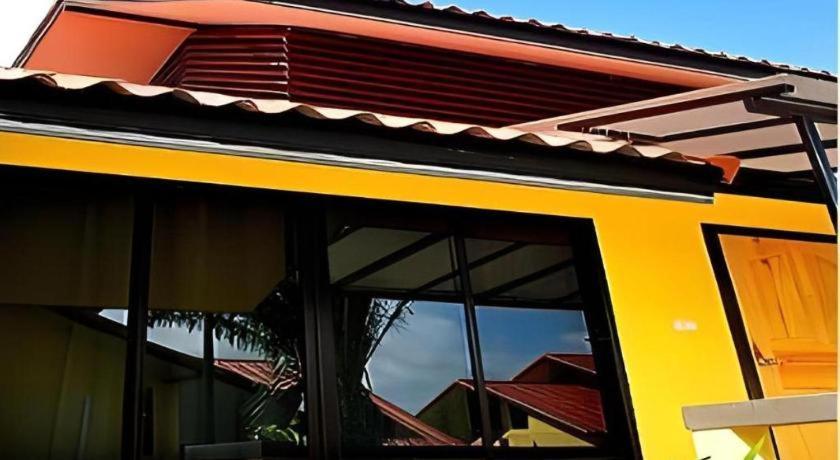 Tanisa Resort Chumphon Exterior photo