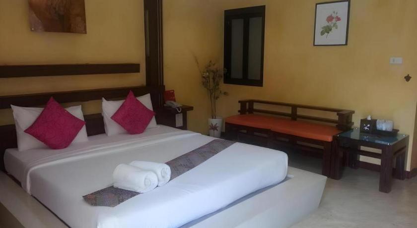 Tanisa Resort Chumphon Exterior photo