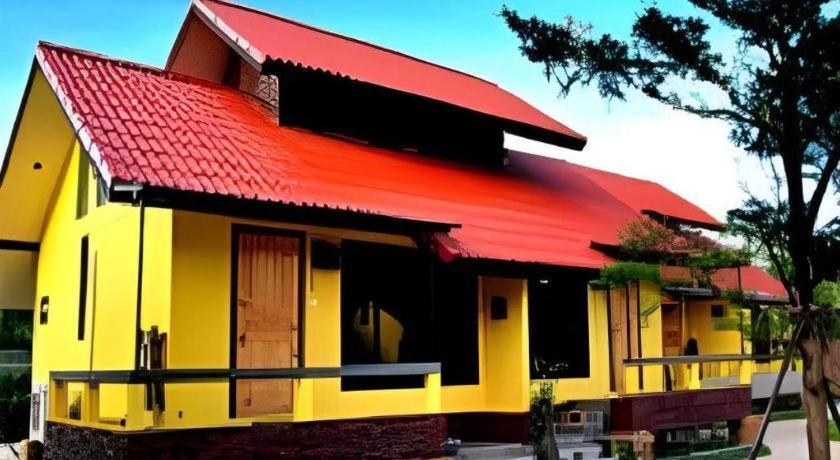 Tanisa Resort Chumphon Exterior photo
